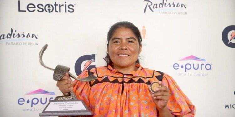 Corredores del Bosque de Tlalpan entrega el premio «Eduardo Castañón» y presenta al grupo Élite