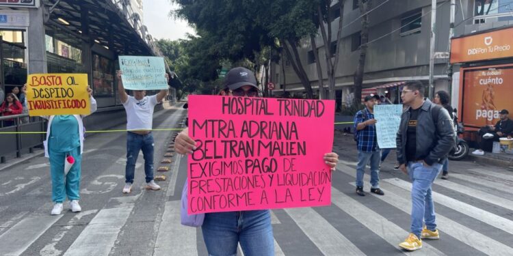 “Nos dejaron sin trabajo y sin justicia”, dicen en protesta enfermeras y trabajadores del Sanatorio Trinidad