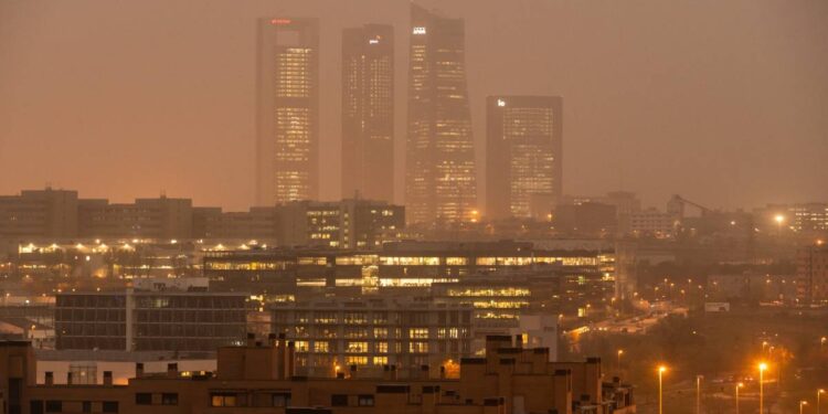 ¿Cómo afecta el polvo del Sahara a la salud de las personas? Ve estos 5 efectos y cuándo llega a México