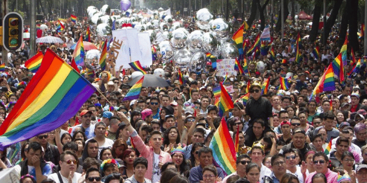Claudia Sheinbaum conmemora Día Internacional del Orgullo LGBTTTIQ+