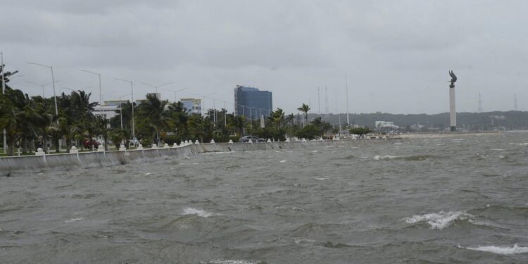 Hay probabilidad de desarrollo ciclónico en costas de Oaxaca y Chiapas; podría formarse el huracán Barbara