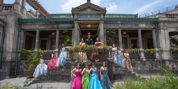 Fundación OCESA celebra a 47 jóvenes quinceañeras con una gran velada en su iniciativa “Mis XV años”