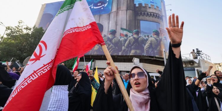 Irán asegura haber forzado a Israel a “aceptar su derrota” y afirma que responderá solo si lo ataca