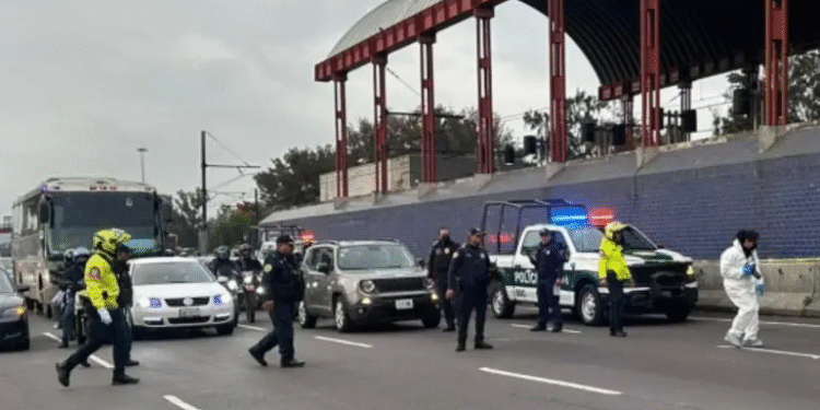 Fallece mujer tras ser atropellada en la calzada Ignacio Zaragoza, a la altura del Metro Agrícola Oriental