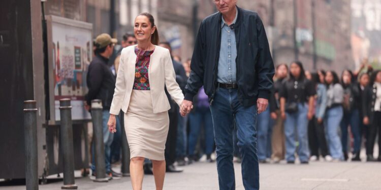 Sheinbaum emite su voto en la Elección Judicial: ‘que viva la democracia’, dice