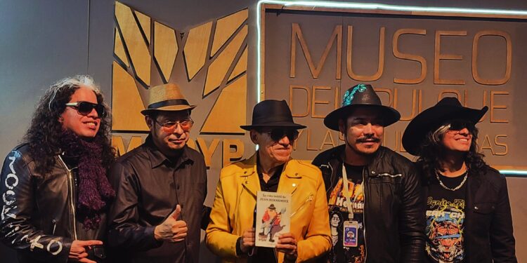 JUAN HERNÁNDEZ Y EL LIBRO QUE LE CANTA AL BARRIO, AL ROCK Y A LA VIDA QUE SÍ IMPORTA