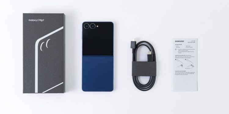 [Unboxing] Galaxy Z Flip7: inteligencia artificial y diseño compacto en la palma de tu mano