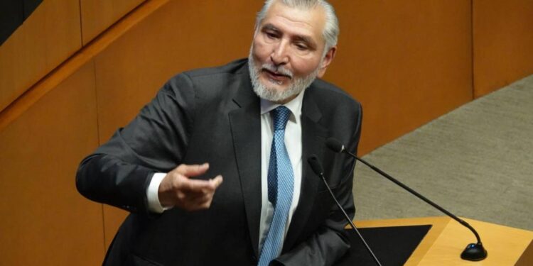 Senador Adán Augusto López acude al Congreso Nacional de Morena, en medio de empujones