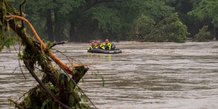 Aumenta a 24 muertos el saldo por inundaciones súbitas en Texas