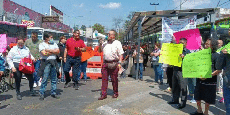 Liberan comerciantes vialidades tras protesta contra ‘abastos populares’