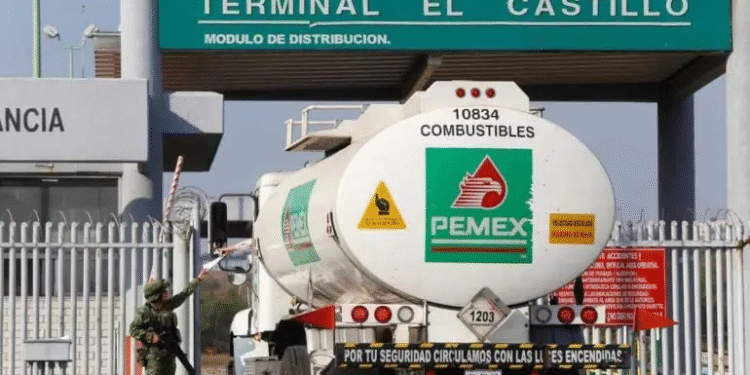 Existencia de MiPymes peligra por deudas de Pemex, alerta Coparmex