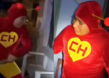 Policía disfrazado del Chapulín Colorado lidera operativo antidrogas en Perú