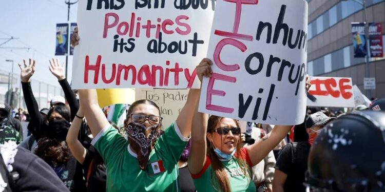 Un mes de redadas migratorias convierte a Los Ángeles en símbolo de resistencia en EE.UU.