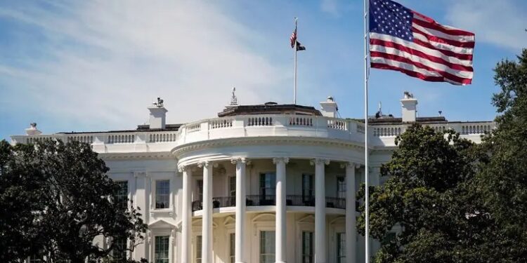 Donald Trump anuncia expansión de la Casa Blanca con salón de baile millonario