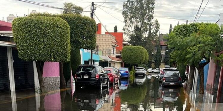Inundaciones arrastran a Bosques de Aragón al abandono institucional; vecinos enfrentan el agua, solos
