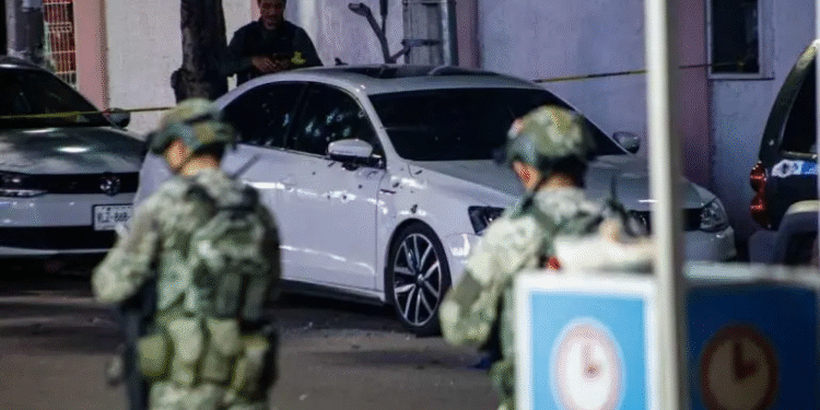 Ataque armado frente a hospital en Culiacán deja tres muertos y tres heridos