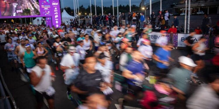 José Frías, el emotivo festejo del primer lugar del grupo de silla de ruedas del XLII Maratón de la Ciudad de México