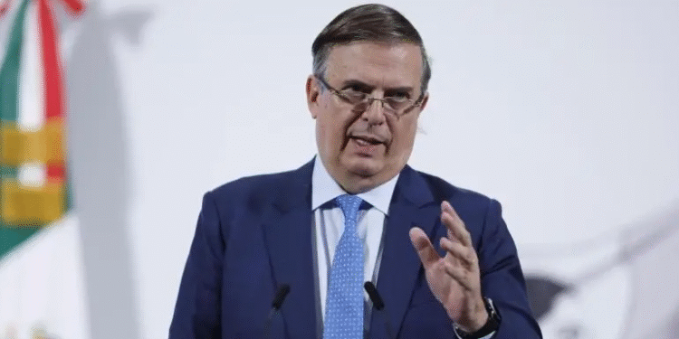 Se prohíbe la importación temporal de calzado terminado para proteger la industria nacional: Ebrard