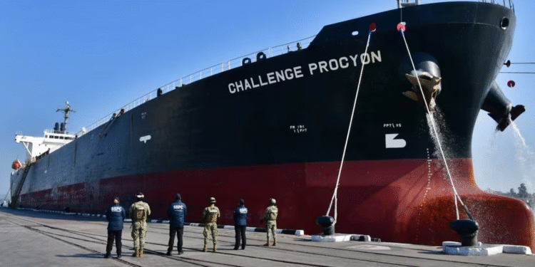 Detienen a empresarios y funcionarios tras asegurar 10 millones de litros de combustible en Tampico