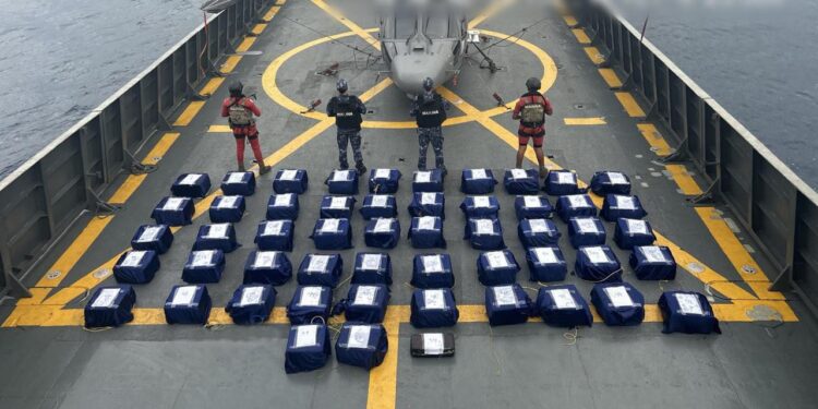 Semar asegura 1.6 toneladas de cocaína en costas de Guerrero