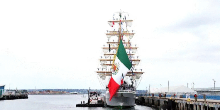 Buque Escuela Cuauhtémoc reanuda operaciones tras choque en Brooklyn