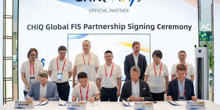 CHiQ refuerza su compromiso con el deporte a nivel mundial mediante su colaboración con la Copa del Mundo de Saltos de Esquí de la FIS