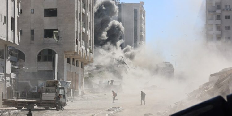 Ejército de Israel reporta que más de 250 mil palestinos huyeron de la Ciudad de Gaza