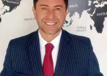 Estratega colombiano propone fortalecer el emprendimiento con menos impuestos, más eficiencia y cero corrupción