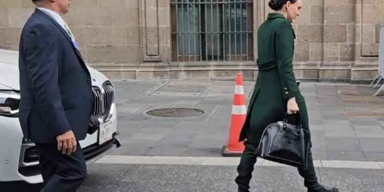 Sheinbaum se reúne con empresarios e integrantes del Foro Económico Mundial