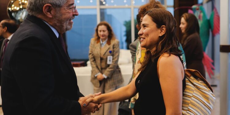 Llegan al AICM 6 mexicanos de la Flotilla Global Sumud