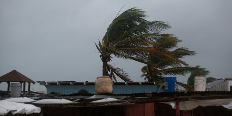 Huracán Melissa se convierte en categoría 5 y amenaza con impacto histórico en Jamaica