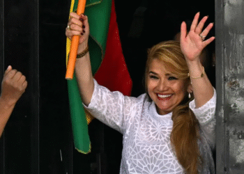 Jeanine Áñez, expresidenta de Bolivia, sale de prisión tras anulación de su condena