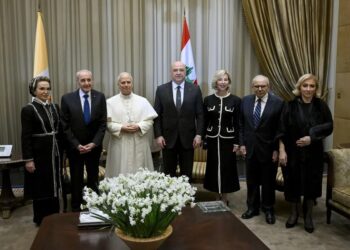 El papa León XIV pide a su llegada a Líbano «anteponer la paz a todo lo demás»