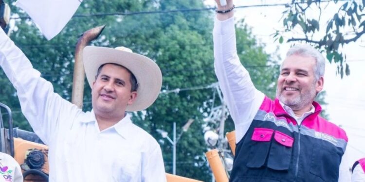 Asesinato de Carlos Manzo ocurrió pese a llamados de apoyo a Sheinbaum y tras críticas a Bedolla