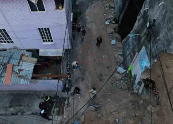 Deslizamiento de tierra en Álvaro Obregón deja cuatro viviendas dañadas y 15 evacuados