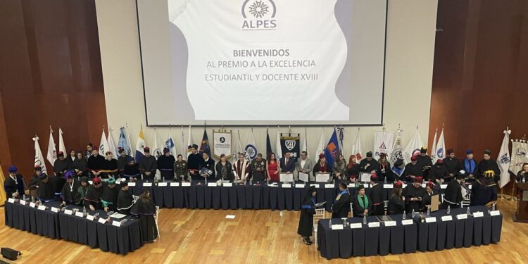 La educación debe ser permanente, incluyente, digital y profundamente humana, coinciden en premios ALPES