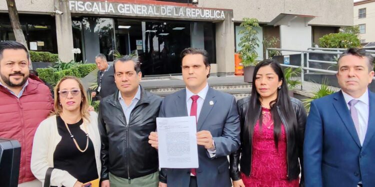 Nueva denuncia con Francisco García Cabeza de Vaca en la FGR