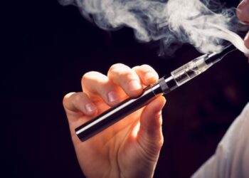 Llaman activistas a senadores a desechar la iniciativa para prohibir el vapeo