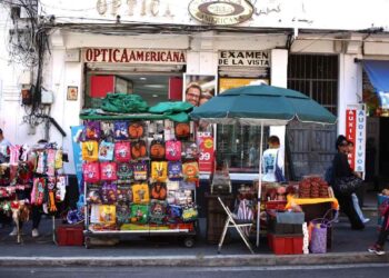 Comercio formal aporta 75 de cada 100 pesos al PIB en 2024; informalidad contribuye con 25