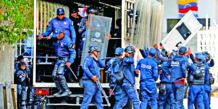 Venezuela libera a presos políticos; España confirma salida de cinco ciudadanos