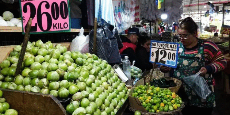 Cae inflación al cierre de 2025 a 3.69%, su nivel más bajo en cinco años: Inegi