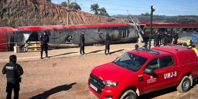 Descarrilamiento en España: celebran funeral y homenaje a las víctimas en el lugar del accidente
