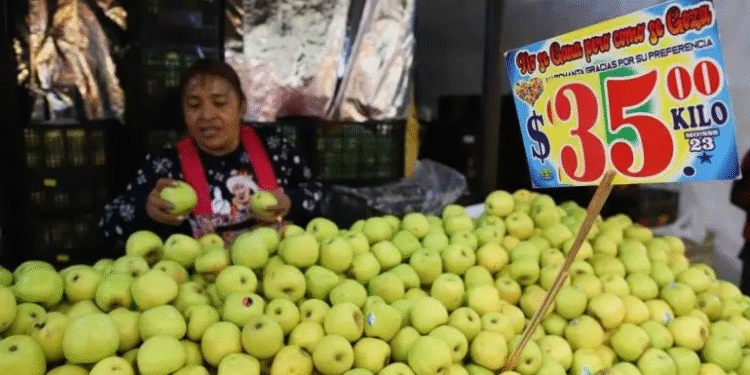 México abre una investigación por posible práctica desleal en importación de manzana de EU