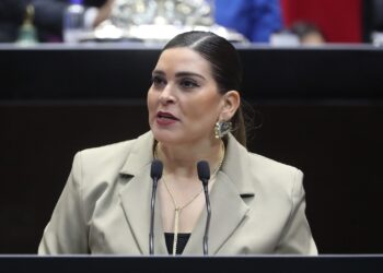 Ana Isabel González realiza visita guiada con estudiantes de Ciencias Políticas, Relaciones Internacionales y Derecho de la FES Acatlán