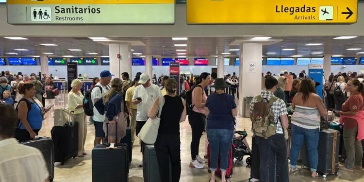 Tras dos días, reanudan vuelos internacionales en el aeropuerto de Puerto Vallarta; sólo una aerolínea mantiene suspensión