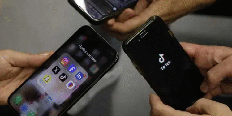 Cárteles aprovechan algoritmos de redes sociales para reclutar menores en México