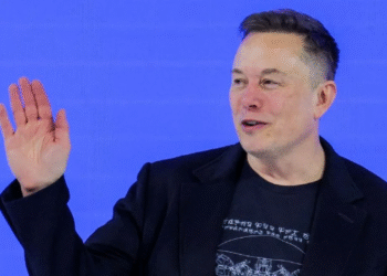Elon Musk se ofrece a pagar salario de trabajadores de seguridad en aeropuertos afectados por cierre en EU