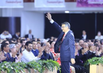 IV Informe: Villarreal pide cerrar paso a las oligarquías