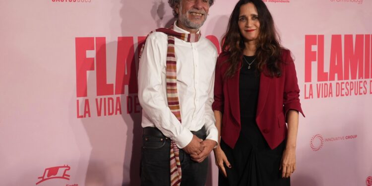 Julieta Venegas y Lorenzo Hagerman celebran la premiere con alfombra rosa de «Flamingos: la vida después del meteorito»