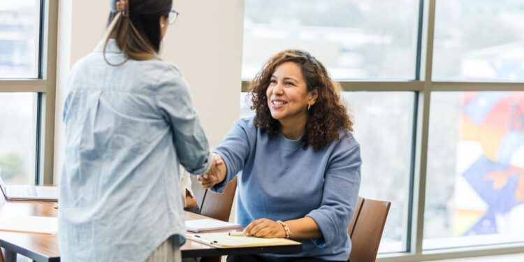 Liderazgo femenino avanza, pero persisten barreras estructurales